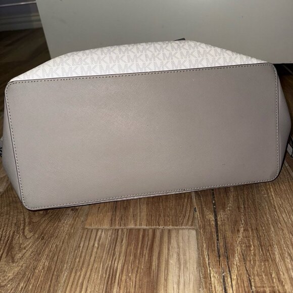 Michael Kors Gilly Large Drawstring Travel Tote Bag MK Bright White - Picture 4 of 7